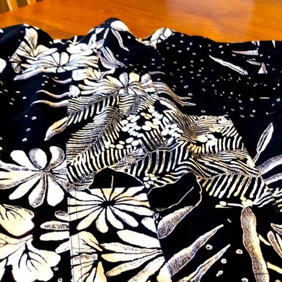 Chico’s button Jacket beautiful black and white patches of ferns leaves flowers - Picture 13 of 13